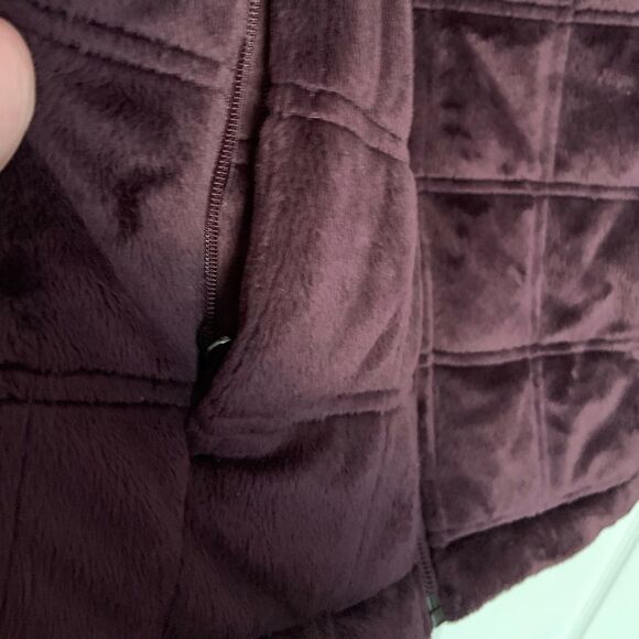 Maroon Fur Vest - Picture 9 of 15